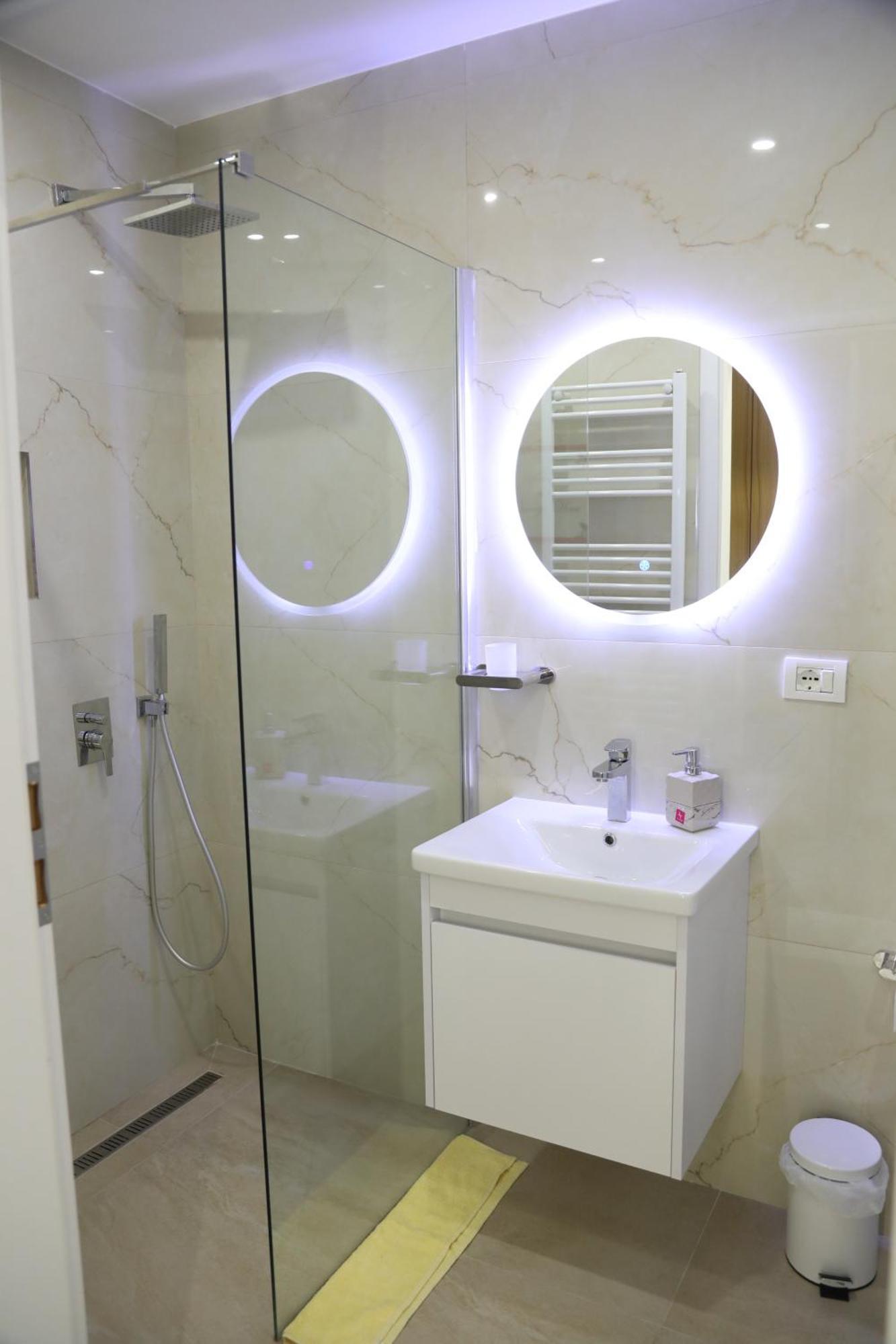 Center Cozy Modern 9/b Appartement *